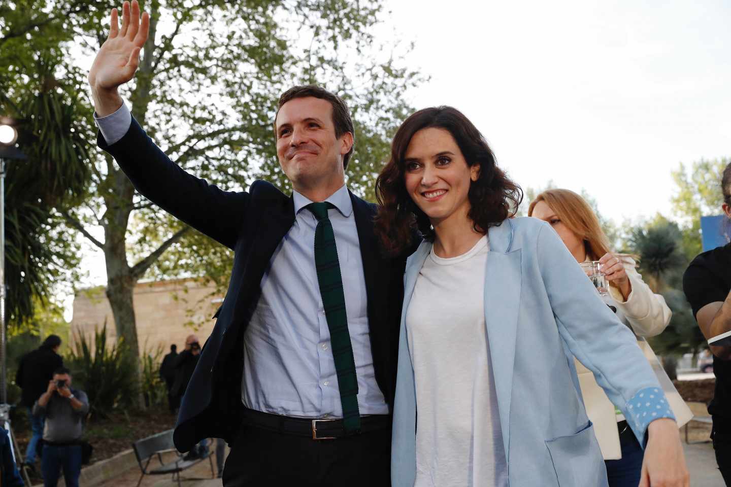 Díaz Ayuso junto a Pablo Casado en un acto de campaña.