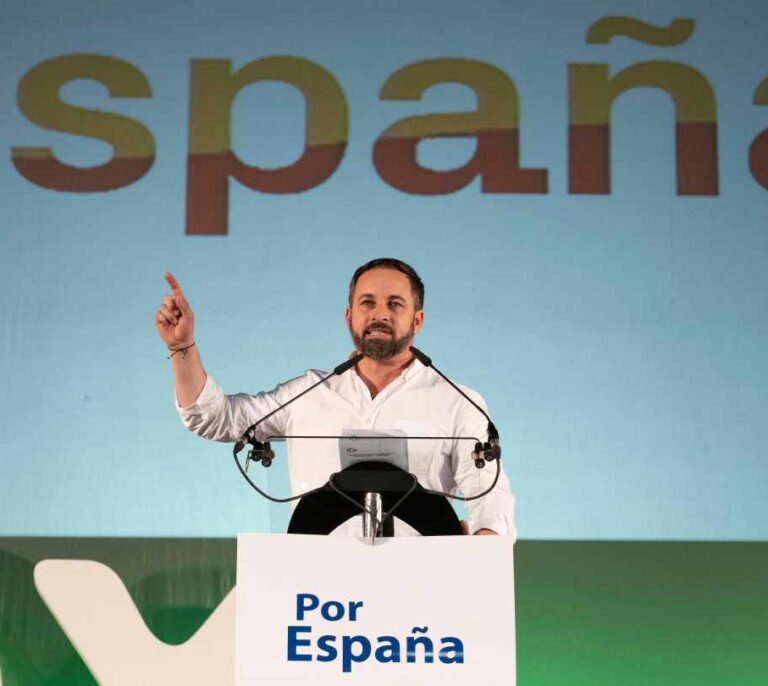 Vox pide que los gibraltareños que viven en España "paguen impuestos o se vayan con los monos"