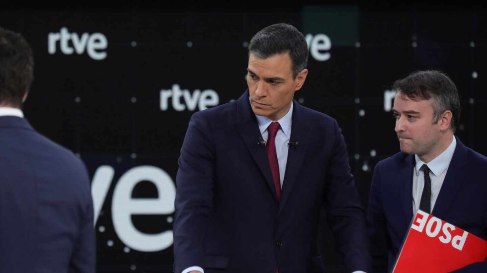 Debate en RTVE: Pedro Sánchez e Iván Redondo.
