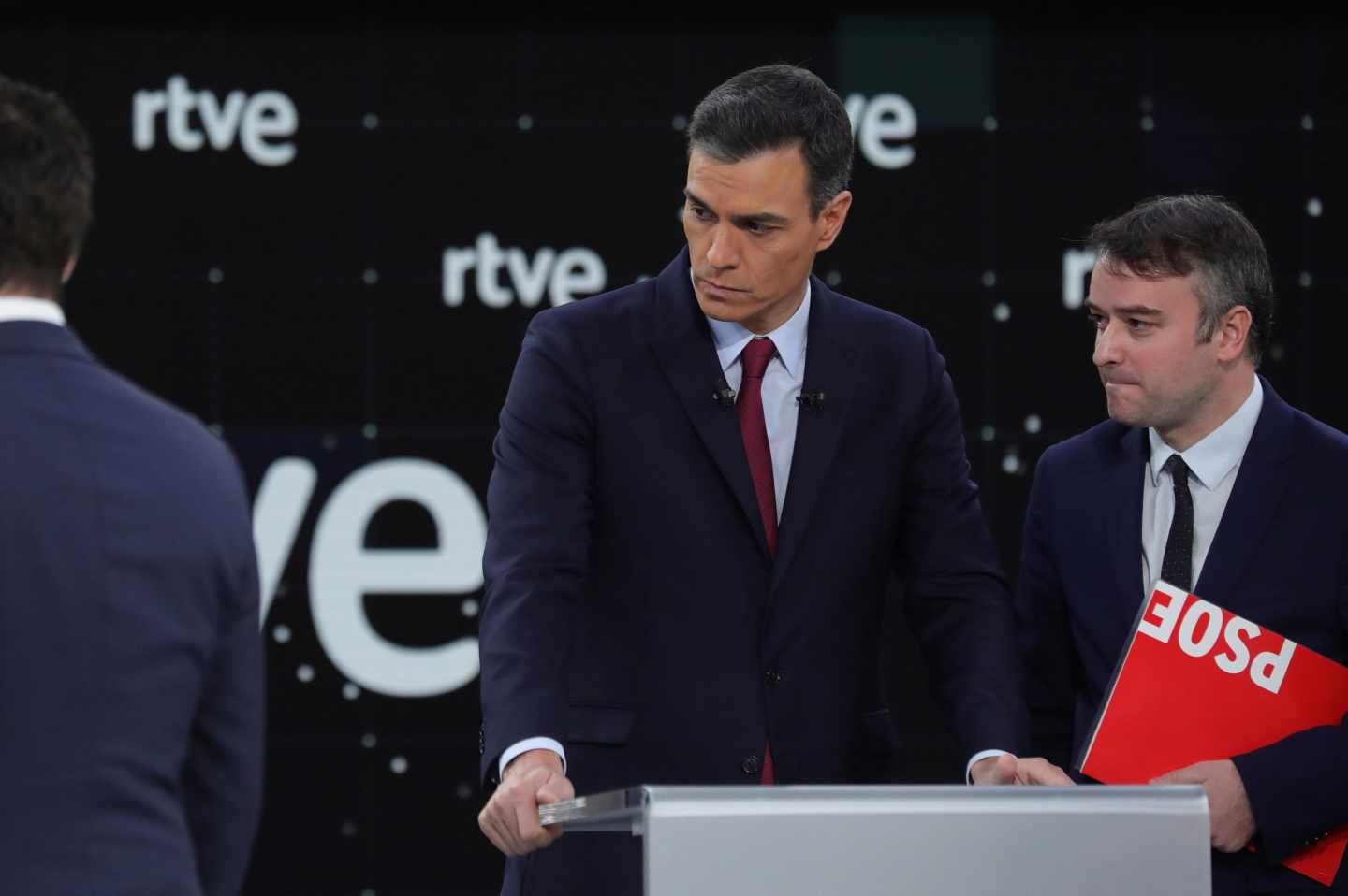 Debate en RTVE: Pedro Sánchez e Iván Redondo.
