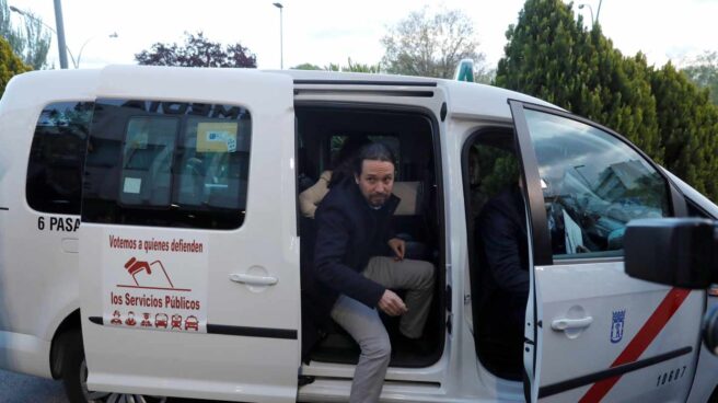 Iglesias llega en taxi a la sede de Atresmedia para el debate de candidatos