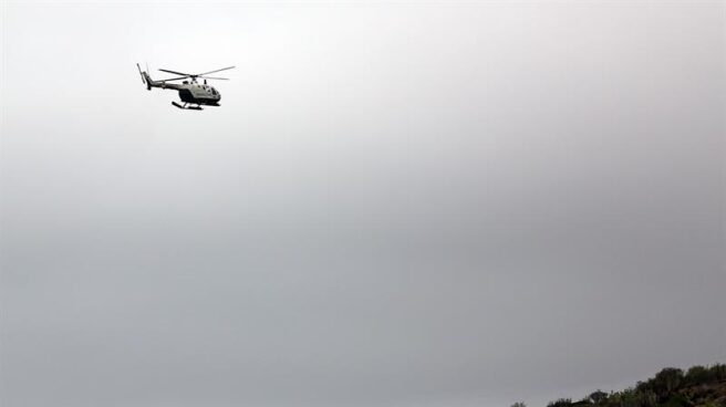 Un helicóptero en la zona de Tenerife donde se buscaba a las víctimas.
