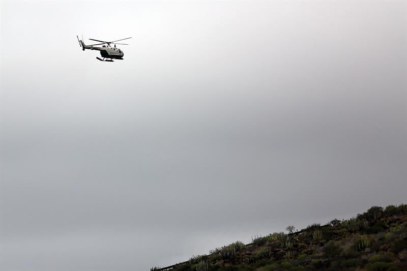 Un helicóptero en la zona de Tenerife donde se buscaba a las víctimas.