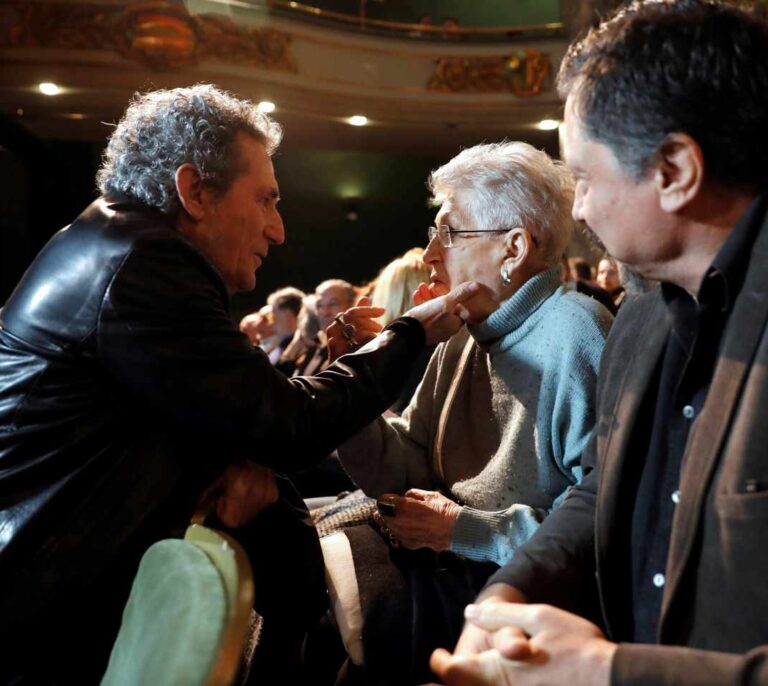 Miguel Ríos, Almodóvar o Sabina: más de 40 artistas piden el voto para la izquierda el 28A