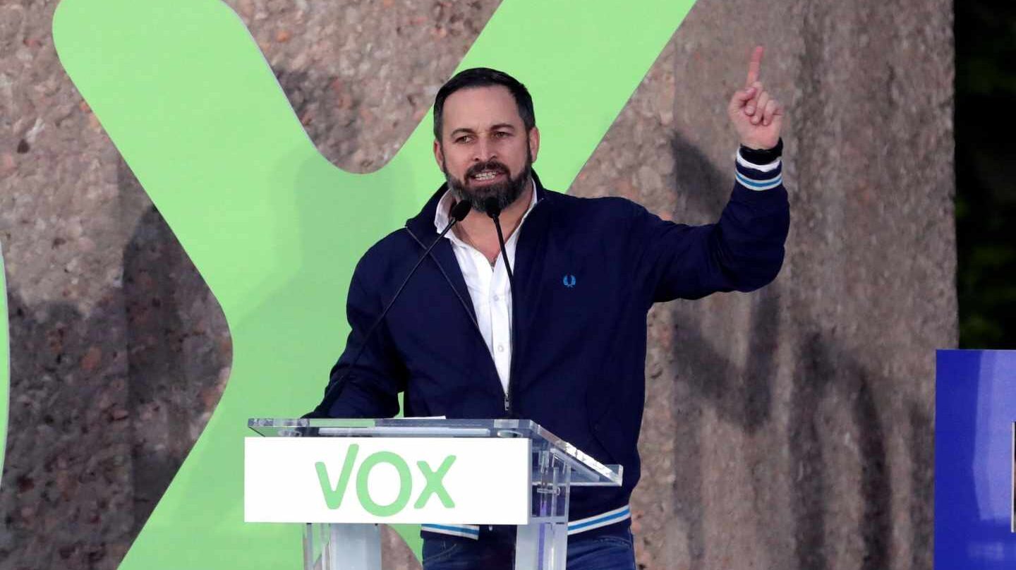 El líder de Vox, Santiago Abascal, durante el mitin de cierre de campaña en Colón.