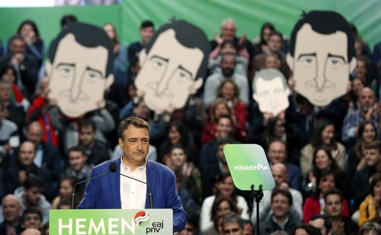El nacionalismo vasco se refuerza: el PNV vence, Otegi dobla escaños y el PP se queda fuera