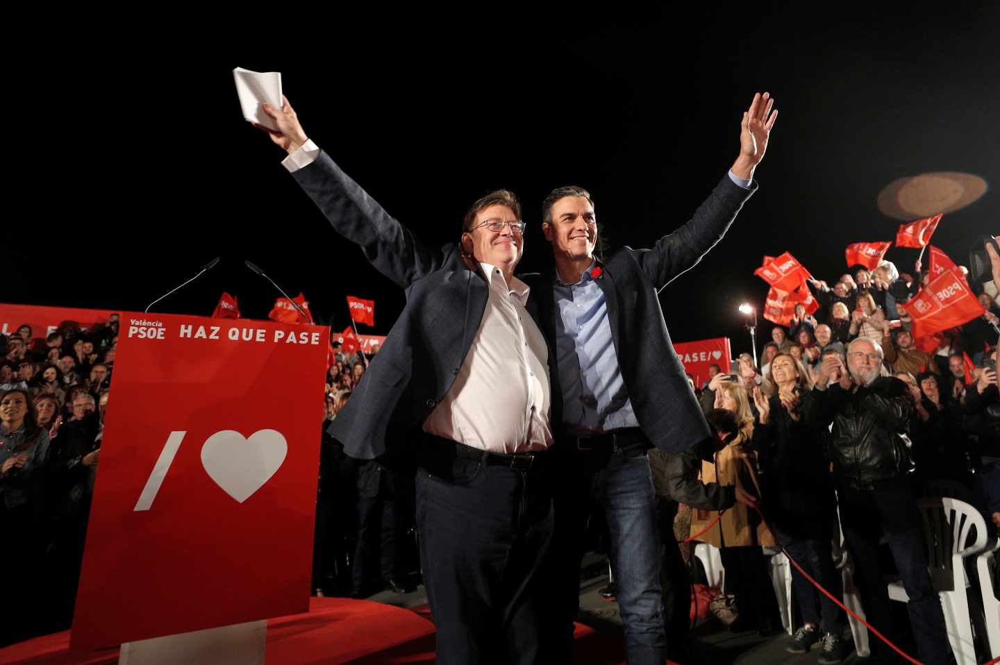 Ximo Puig y Pedro Sánchez, en el mitin de cierre de campaña de Valencia para las autonómicas y generales.