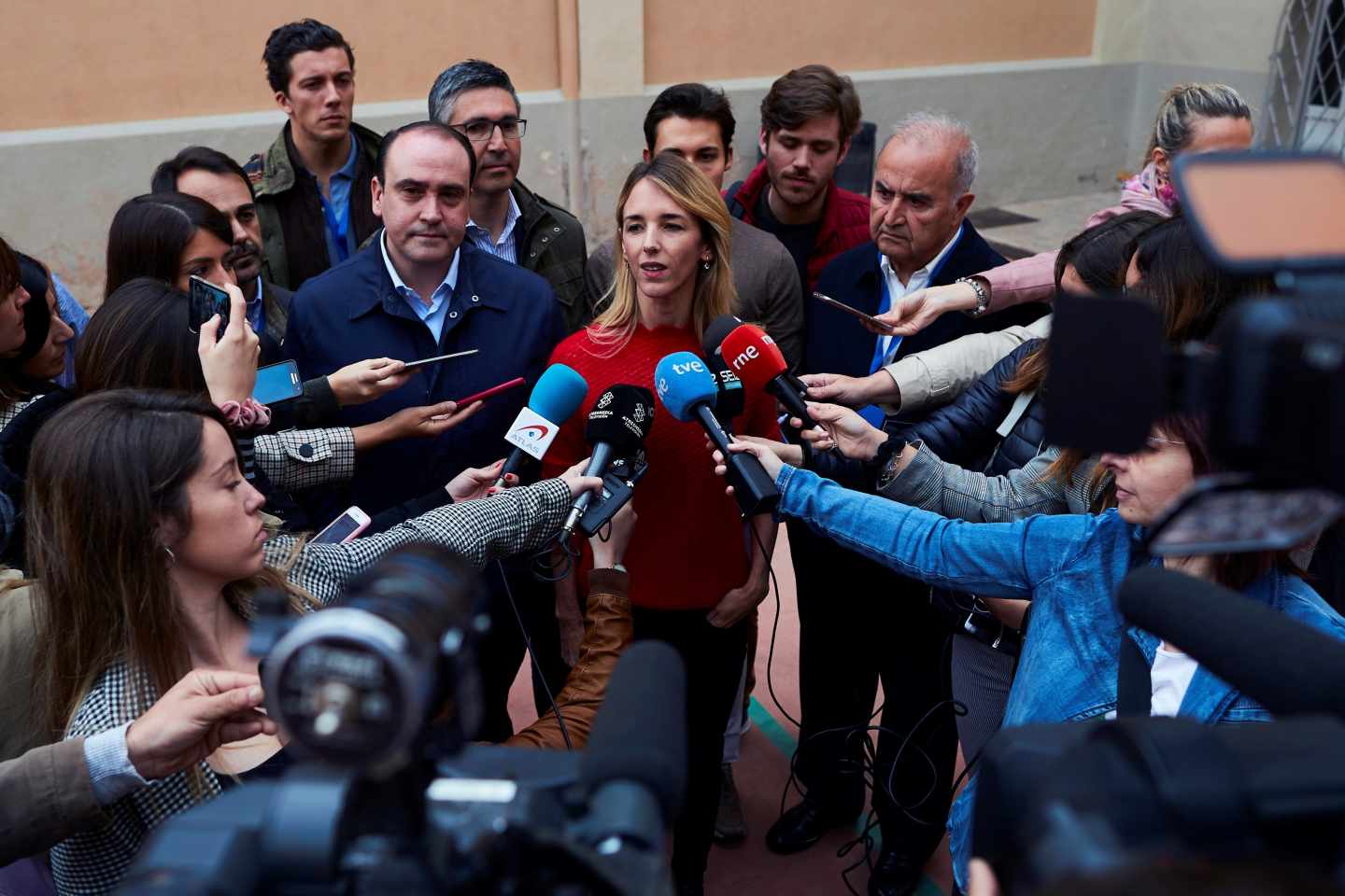 La cabeza de lista del PP al Congreso por Barcelona, Cayetana Álvarez de Toledo, en la jornada electoral del 28-A.