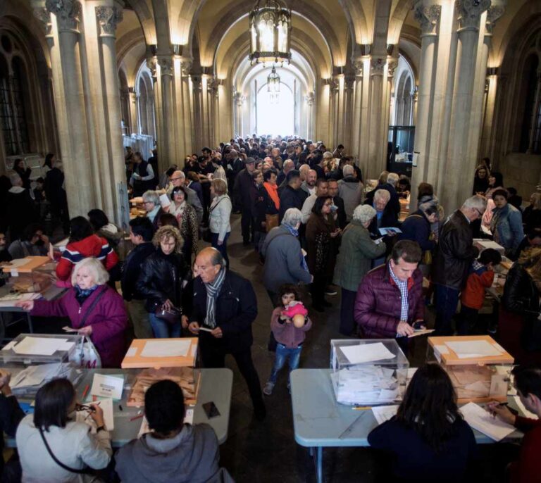 La participación sigue aumentando: crece 9,2 puntos a dos horas del cierre de las urnas