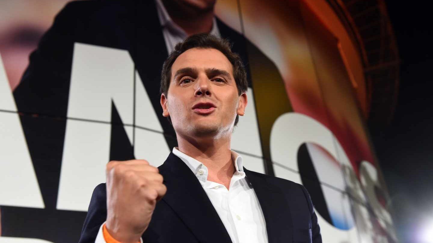 El líder de Ciudadanos, Albert Rivera, celebra los resultados de su partido tras la noche electoral.