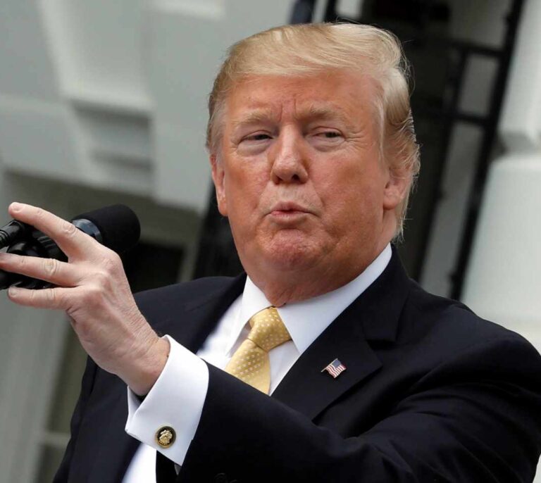 Estados Unidos dice que Maduro iba a abandonar Venezuela este martes pero fue disuadido por Rusia