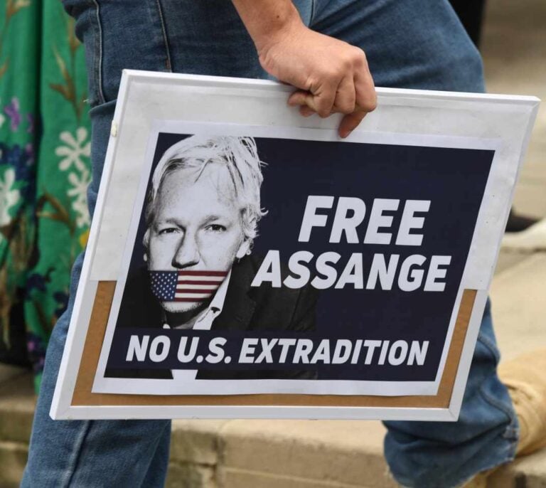 Assange, auge y caída de un mito del siglo XXI