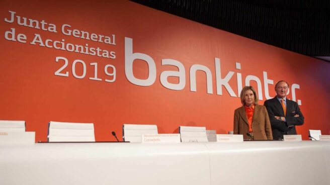 María Dolores Dancausa, consejera delegada, y Pedro Guerrero, presidente de Bankinter.