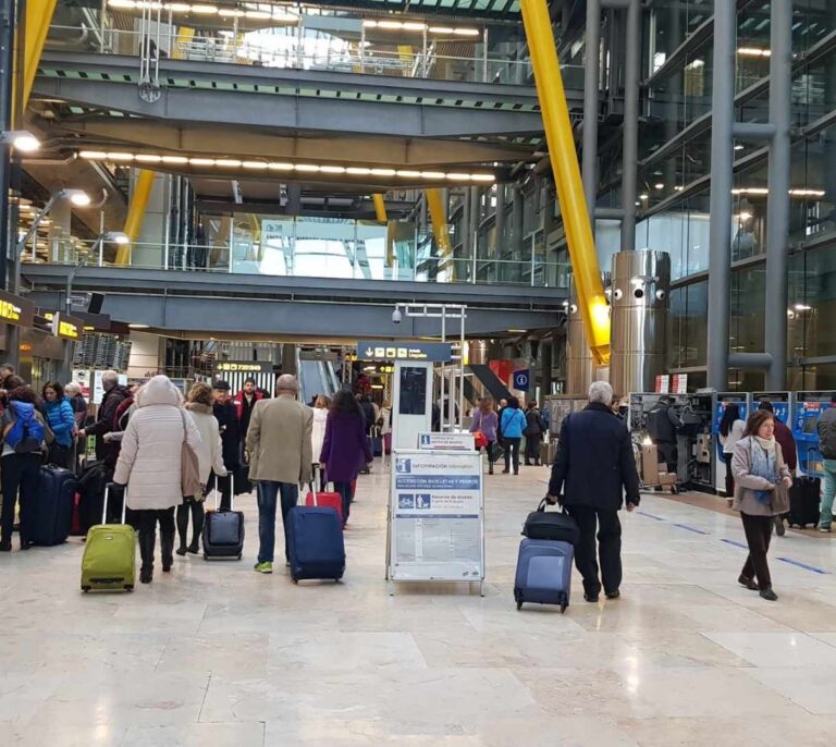 El personal de seguridad privada de Barajas convoca huelga en Semana Santa
