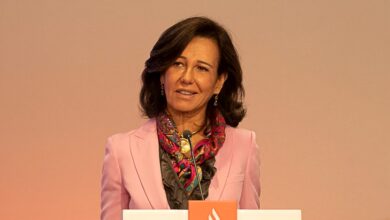 Ana Botín compra un millón de acciones de Santander ante su desplome en Bolsa