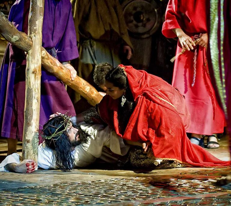Procesiones y pasiones vivientes: así es el paso de la Semana Santa por Madrid