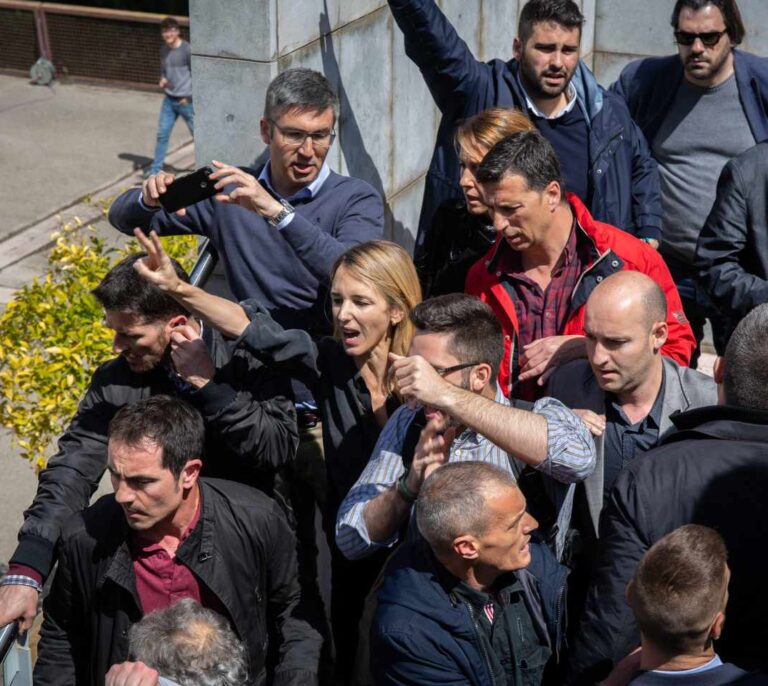 El Gobierno cita a Unamuno para condenar el escrache al PP: "No convenceréis"