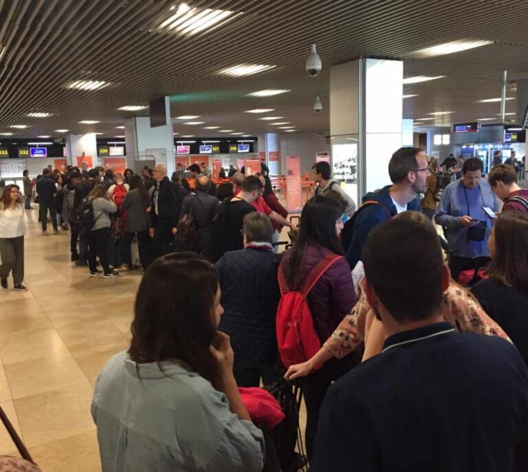 La huelga en Barajas puede provocar colas de más de una hora en el control de seguridad