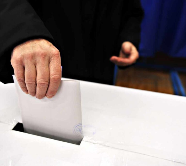 Esto es lo que están proponiendo los partidos a los autónomos. ¿Qué te convence más?