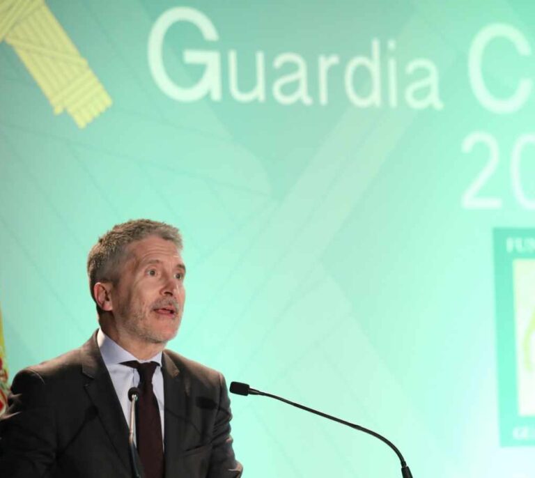 "Engañados" y "defraudados": guardias civiles estallan contra Marlaska por la equiparación
