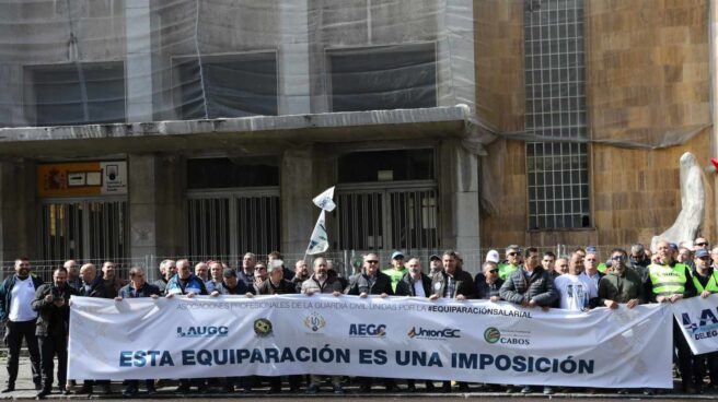 Guardias civiles protestan por el reparto de la equiparación salarial en 2019.