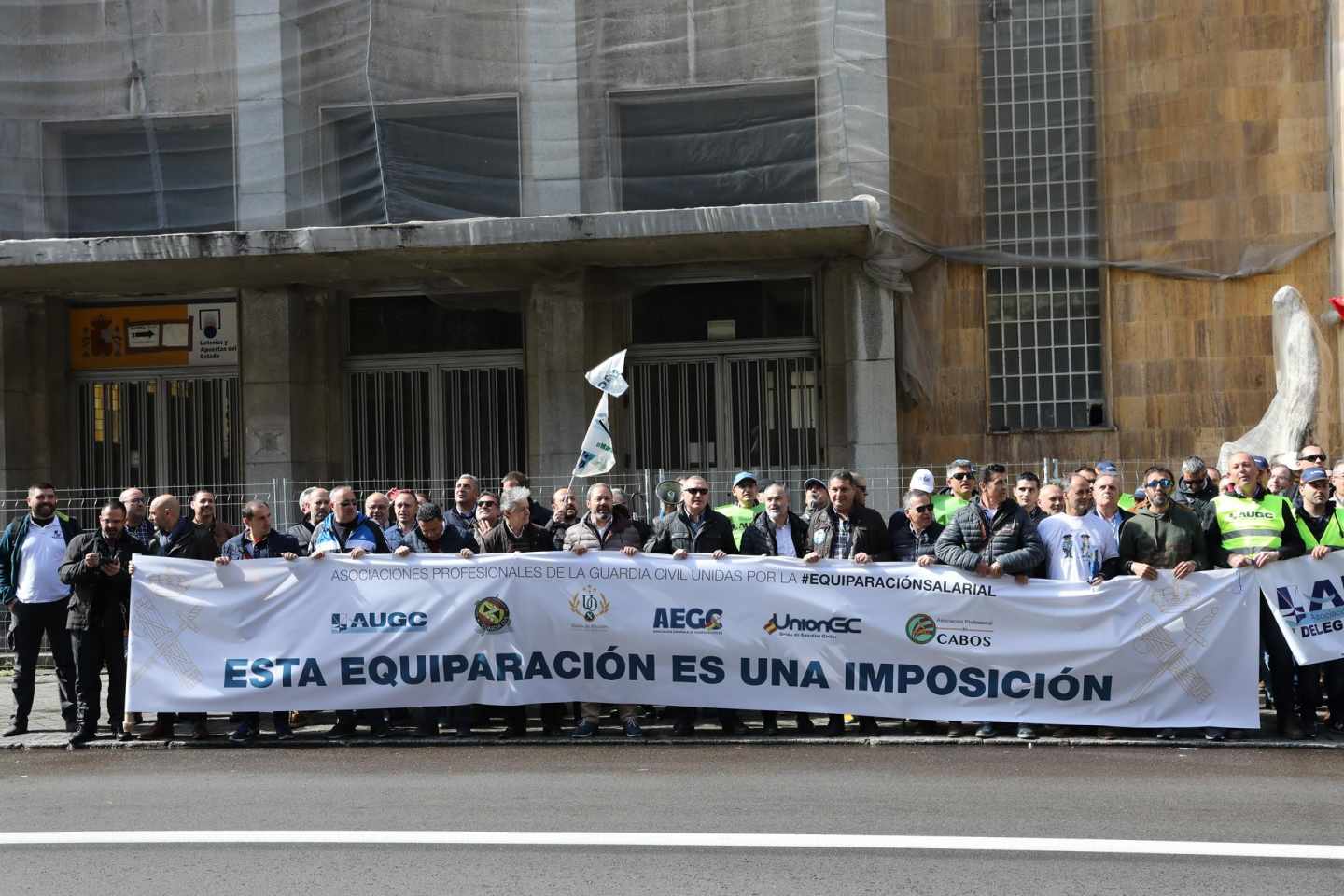Guardias civiles protestan por el reparto de la equiparación salarial en 2019.