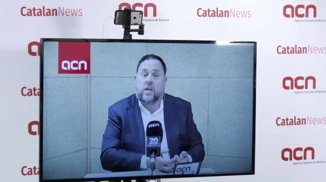 Junqueras El exvicepresidente del Govern y actual cabeza de lista de ERC en las elecciones del 28A, Oriol Junqueras, ha afirmado este viernes que su partido no facilitará, poniendo líneas rojas al diálogo, un gobierno de extrema derecha, pero ha advertido al PSOE que "no regalará nada" y que "no renunciará al referéndum".En una rueda de prensa organizada por la Agencia Catalana de Notícies (ACN) y realizada mediante videoconferencia desde la prisión de Soto del Real (Madrid), Junqueras ha subrayado que ERC quiere ganar las elecciones para forzar el diálogo entre los gobiernos español y catalán y convertir el "nunca, nunca, nunca" de Pedro Sánchez a la autodeterminación en un "siempre, siempre, siempre".