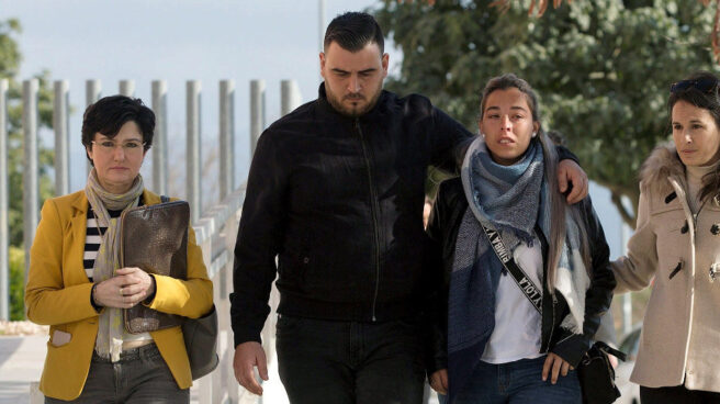 Los padres de Julen junto a su abogada, Antonia Barba