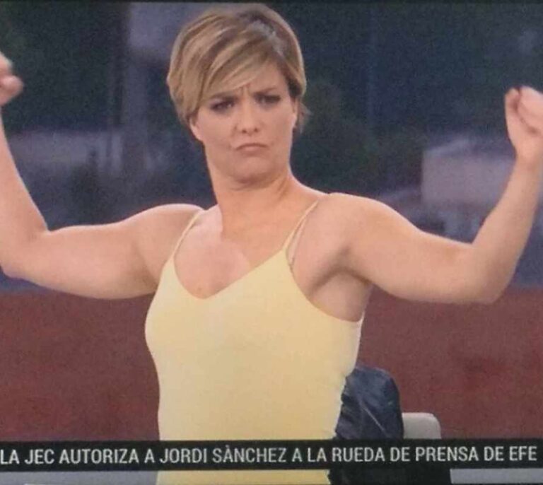 El lapsus de la periodista María Casado: 'saca músculo' ante la cámara y se emite en TVE