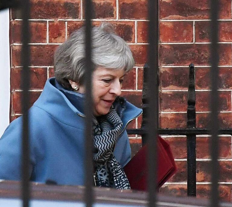 May ofrece a Corbyn un pacto para una salida ordenada de la UE el 22 de mayo