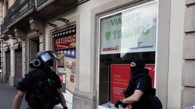Los Mossos reducen al hombre atrincherado en un piso de Barcelona tras 18 horas