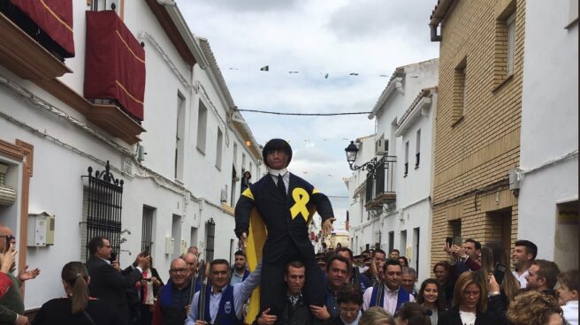 Muñeco de paja que representa a Carles Puigdemont en Coripe (Sevilla).