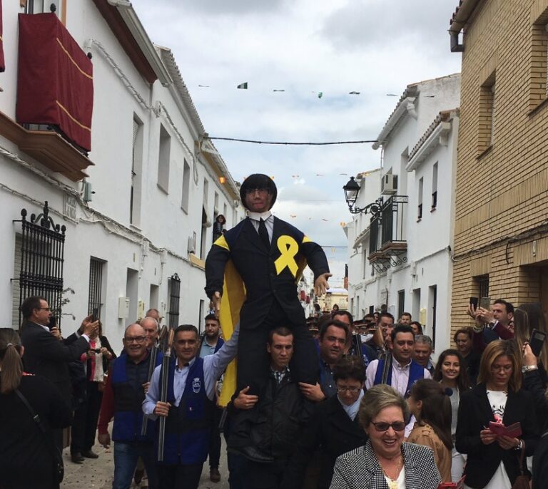 Torra "denunciará" el fusilamiento de un muñeco de Puigdemont en Coripe (Sevilla)