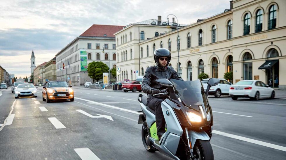 Circular en moto puede reducir el tiempo de un trayecto en las grandes ciudades entre un 50 y un 75%.