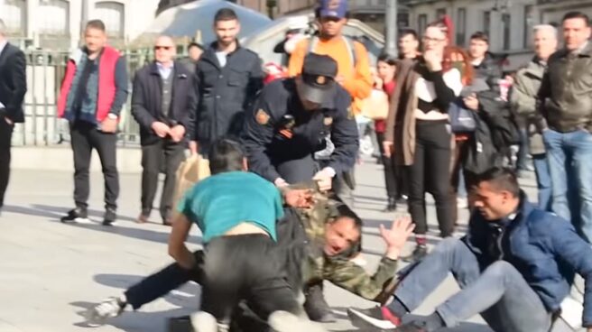 Este es el vídeo de la brutal pelea en la Puerta del Sol de Madrid