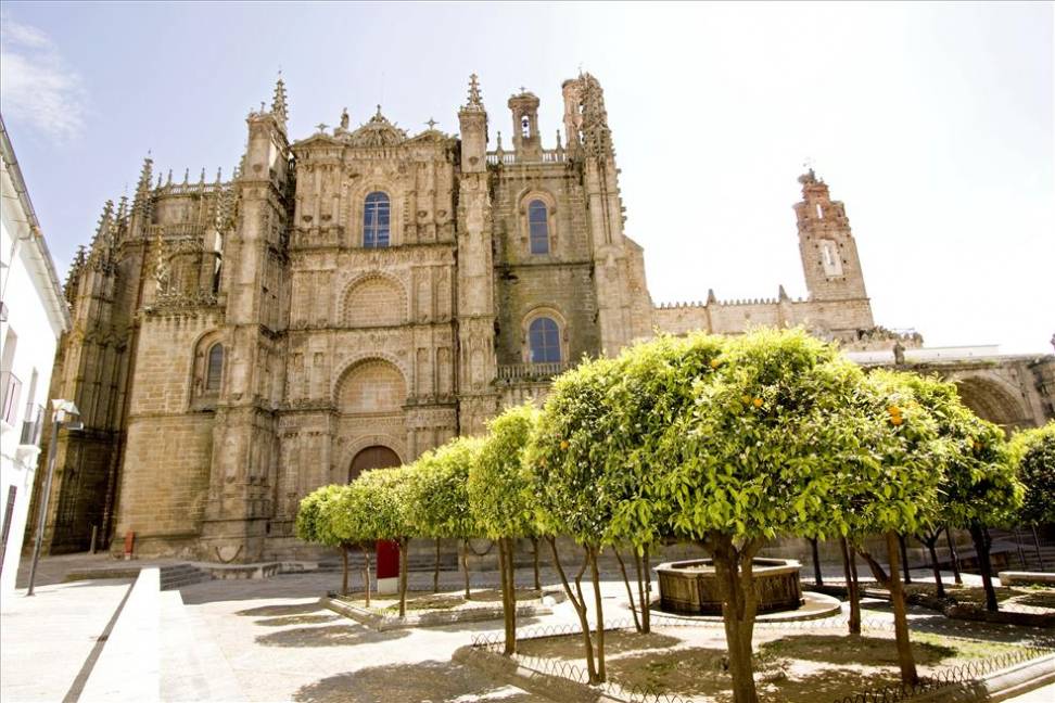 Fachada de la catedral de Plasencia.