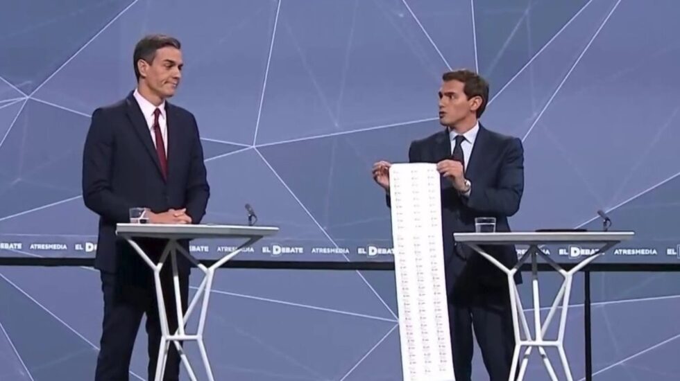 La lista de corrupción del PSOE que ha llevado Albert Rivera al debate