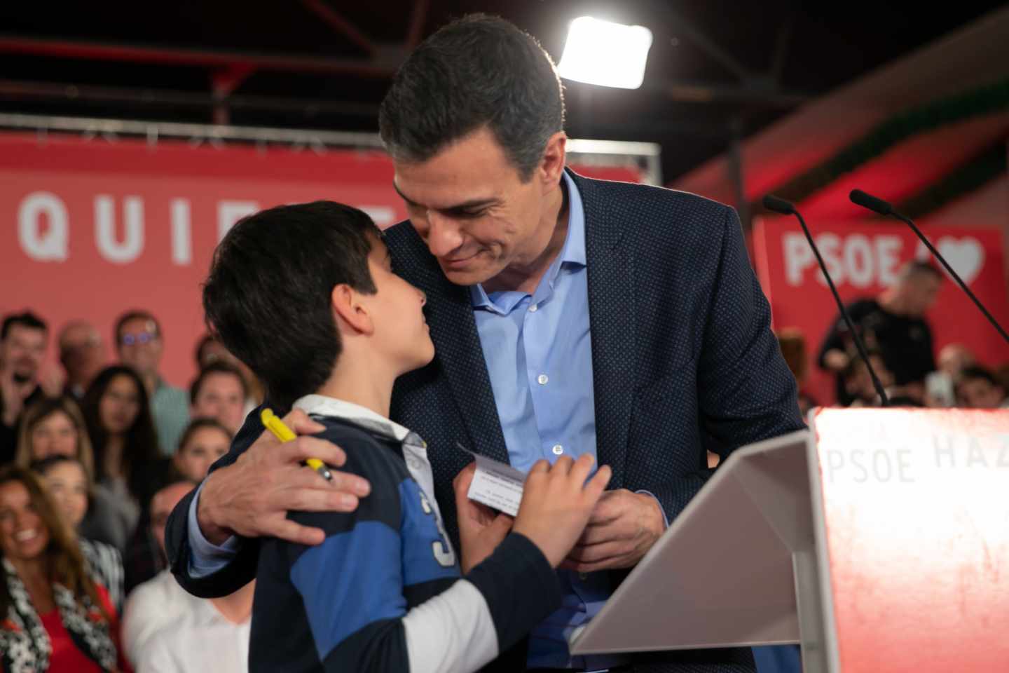 Pedro Sánchez, en el arranque de campaña en Dos Hermanas.