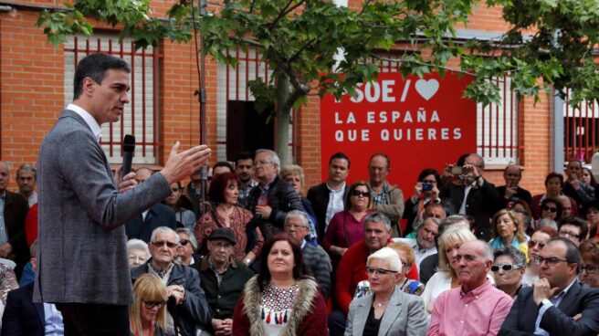 El presidente del Gobierno y candidato del PSOE para las elecciones del 28 de abril, Pedro Sánchez, pronuncia su discurso durante un acto de campaña electoral este lunes en Madrid.