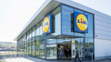 Lidl agota en tres horas sus zapatillas con los colores del supermercado