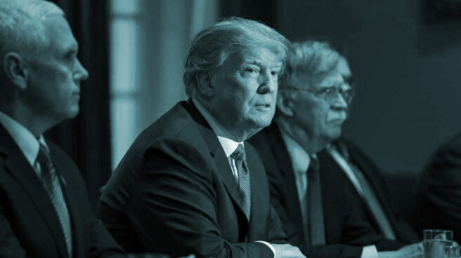 Donald Trump con sus asesores en Siria.