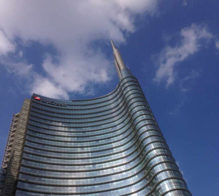 Unicredit pujará por Commerzbank si fracasa su fusión con Deutsche Bank