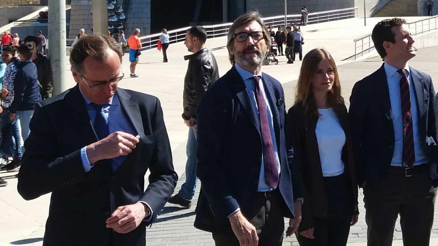 Alfonso Alonso, en un acto con Pablo Casado en Bilbao.