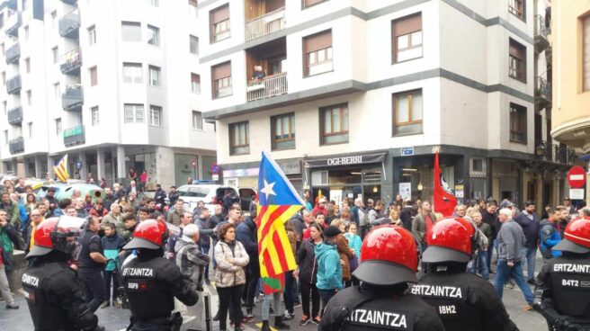Rentería Protestas en Rentería ante la llegada del líder de Ciudadanos, Albert Rivera.