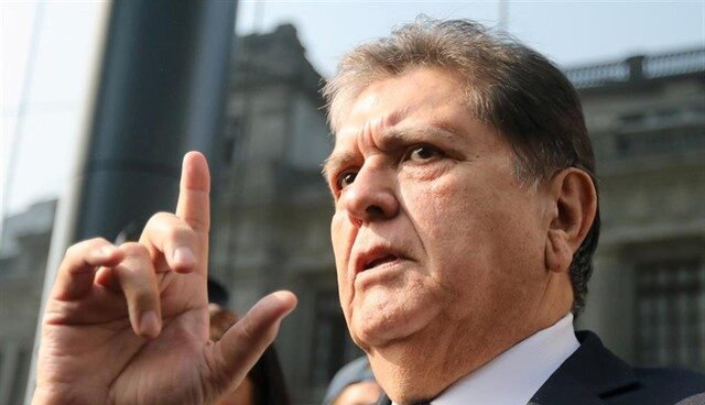 Muere el expresidente peruano Alan García tras dispararse en el cuello cuando iba a ser detenido