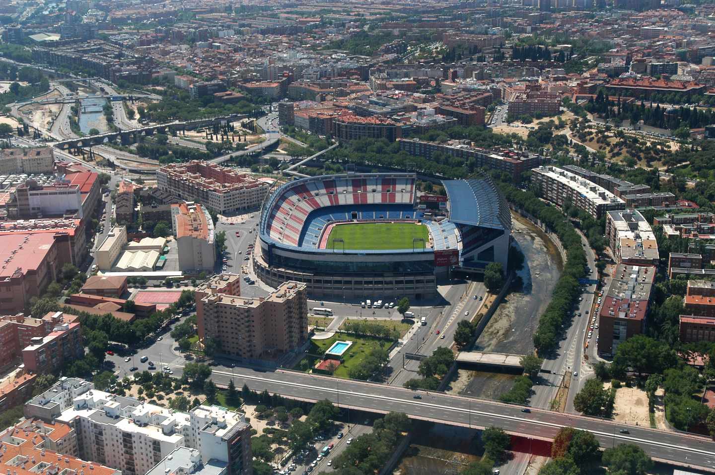 Entorno del Vicente Calderón, en el Barrio de Imperial.