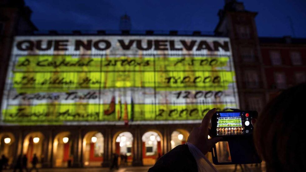 La exhibición de los papeles de Bárcenas en la Plaza Mayor.