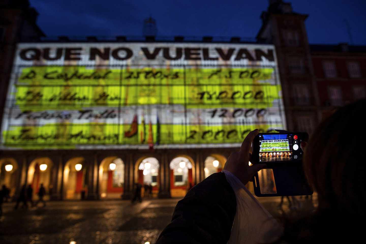 La exhibición de los papeles de Bárcenas en la Plaza Mayor.