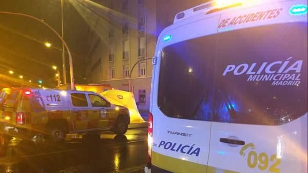 Muere un hombre tras chocar su moto con un semáforo en la Glorieta de Bilbao de Madrid