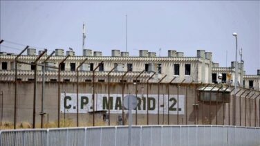 Interior blinda las prisiones y los 50.800 presos sólo recibirán visitas tras la mampara